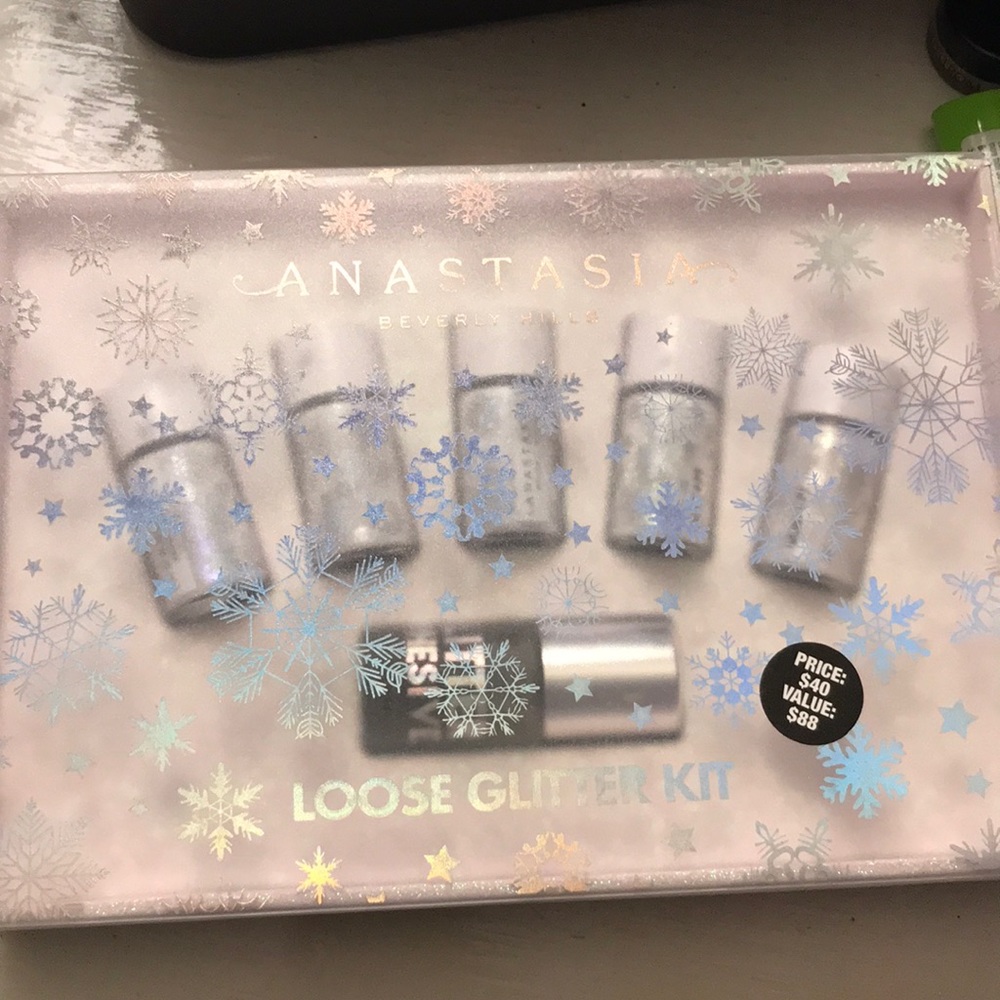 Anastasia Beverly Hills loose glitter eyeshadow